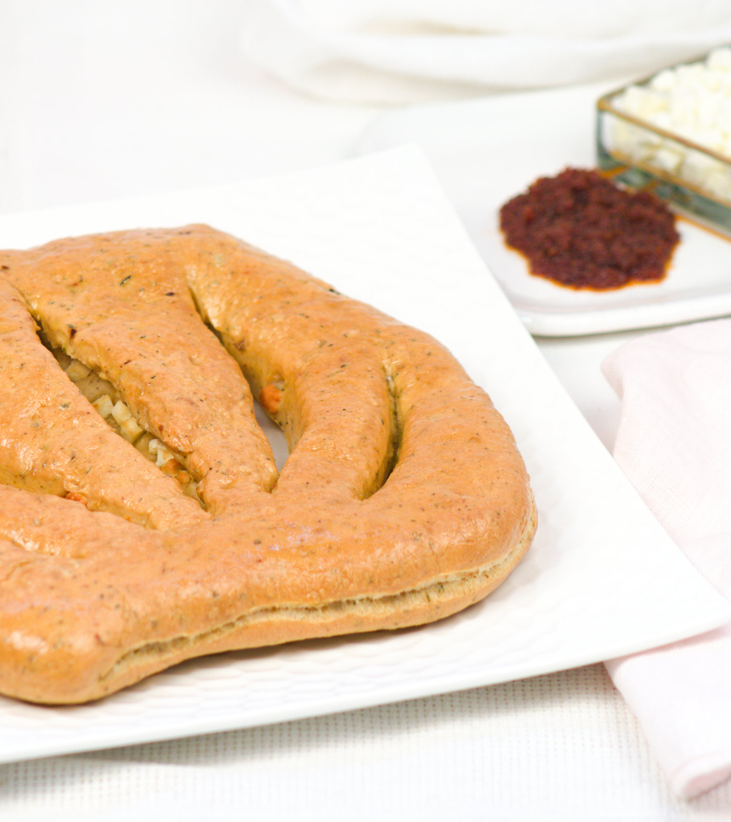 Fougasse au pesto de tomates séchées et feta