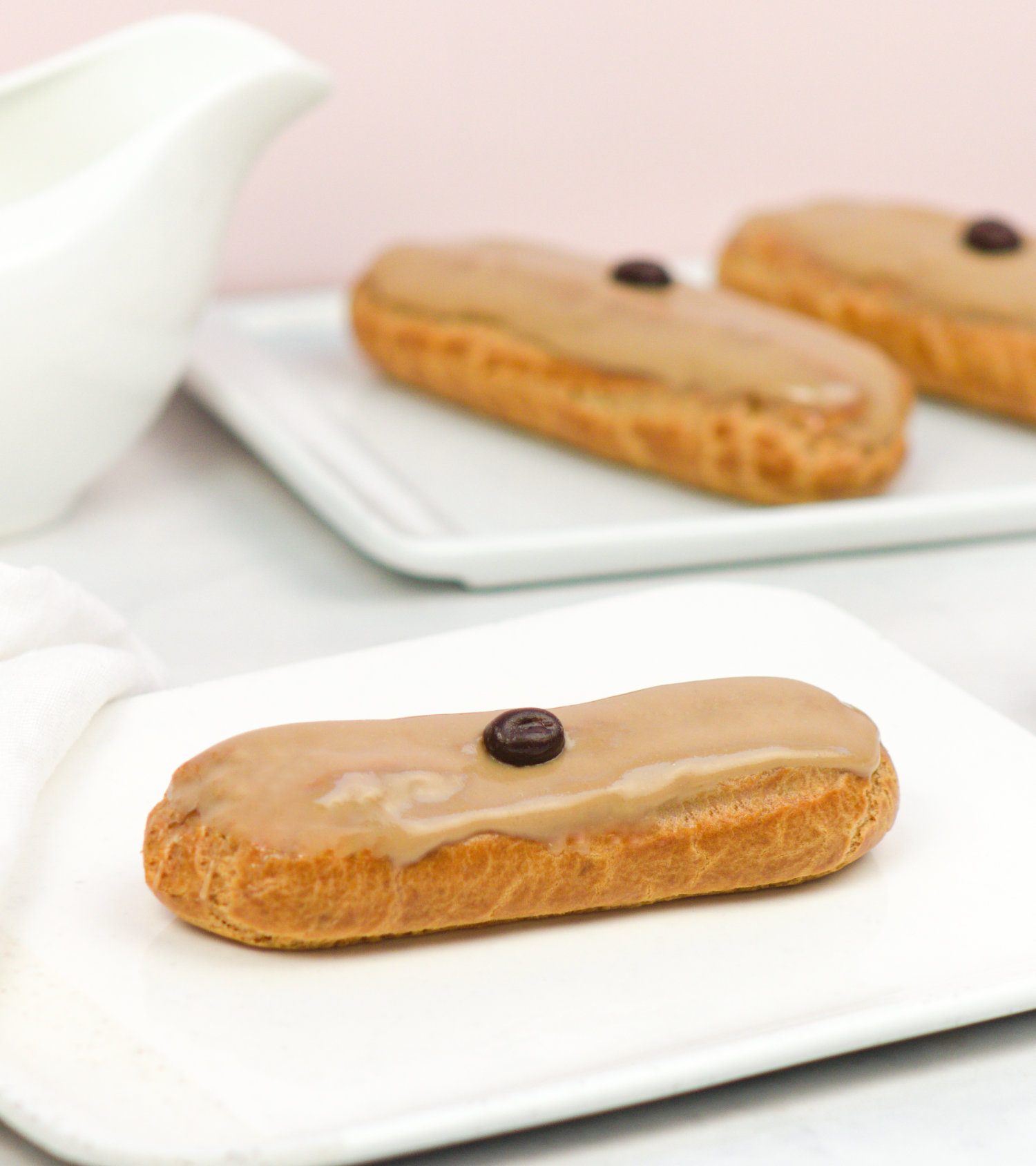 Eclair au café